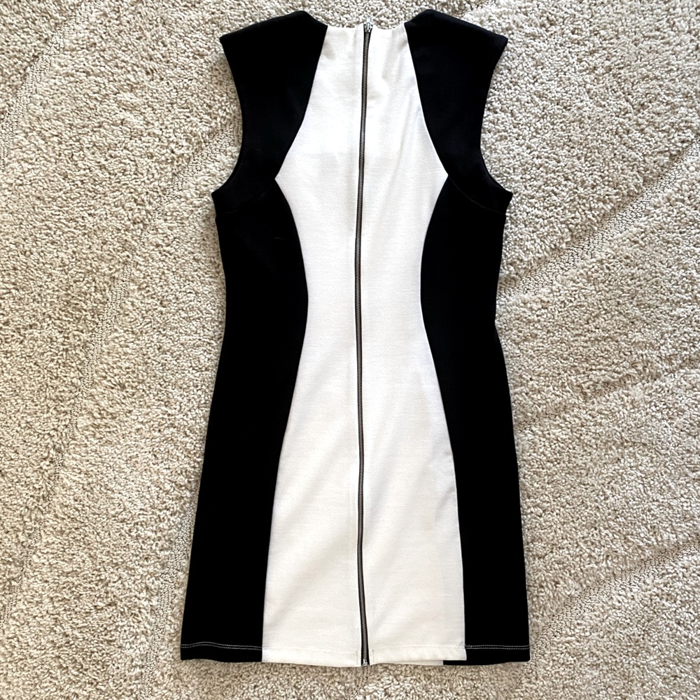 Two Tone BodyCon Dress - Picture 3 of 3